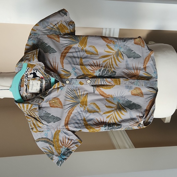 NWOT ❗️ Denim and Flower Ricky Singh boys tropical  flowers gray shirt size 7 - Picture 3 of 9